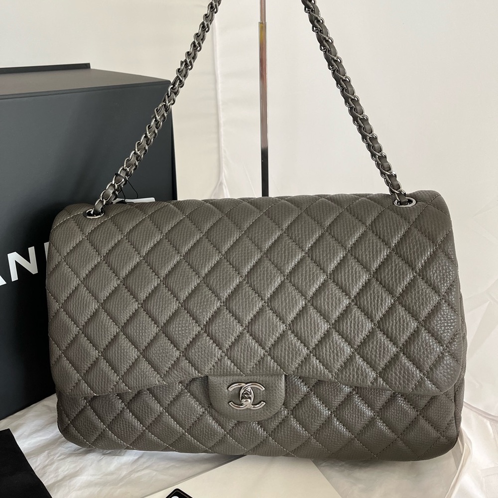 CHANEL XXL Jumbo Classic Flap Bag - Picture 3 of 16